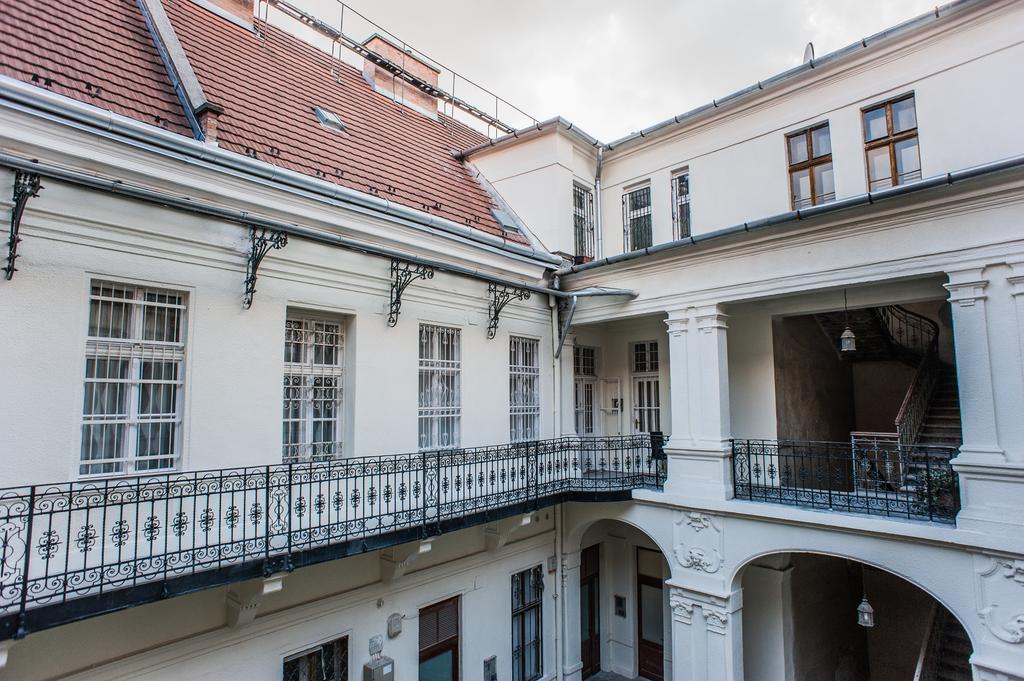 All In Apartman Budapest Luaran gambar