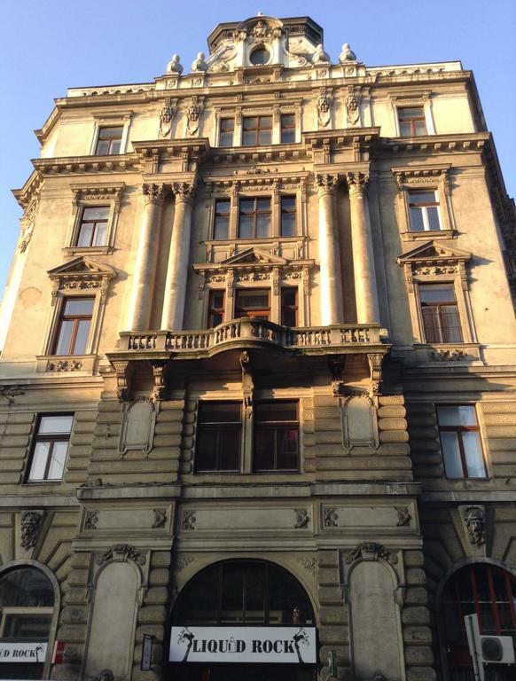 All In Apartman Budapest Luaran gambar