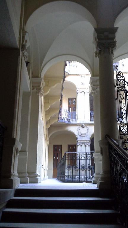 All In Apartman Budapest Luaran gambar