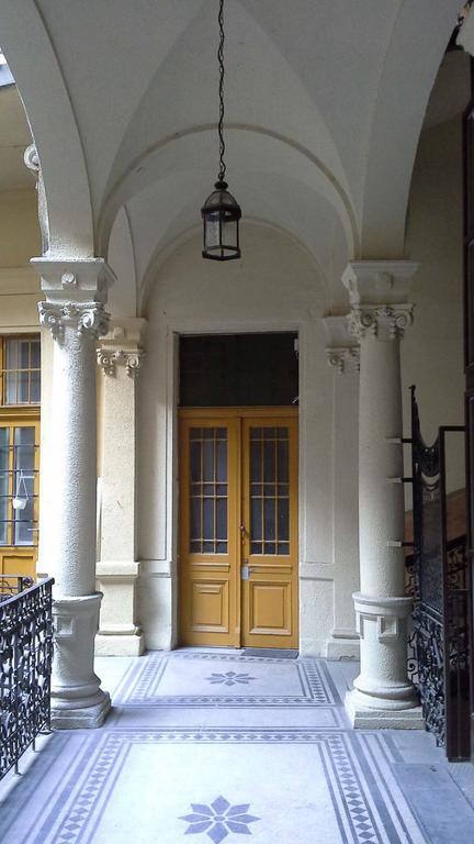 All In Apartman Budapest Luaran gambar