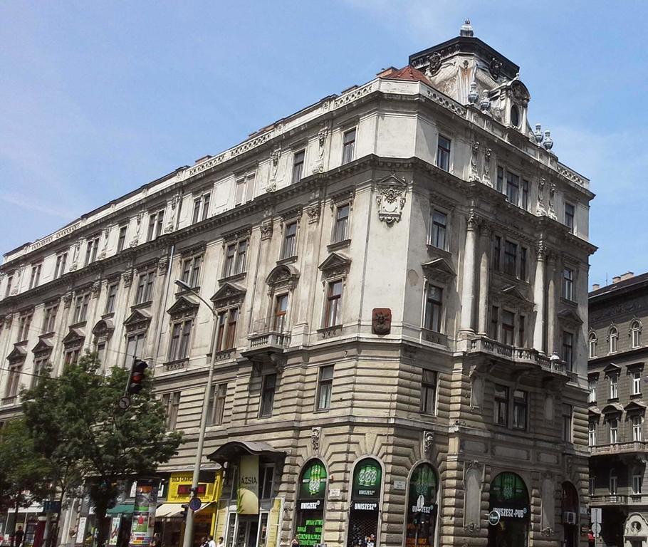 All In Apartman Budapest Luaran gambar